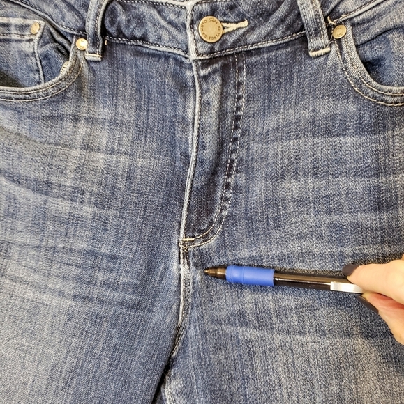 Two by Vince Camuto Jeans Size 14 Stretch Hi Rise Frayed Hem Fading Whiskering - Picture 13 of 13